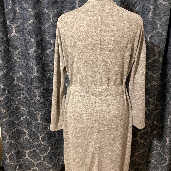 Banana Republic short robe in heather gray. Women’s size XS - Picture 2 of 3